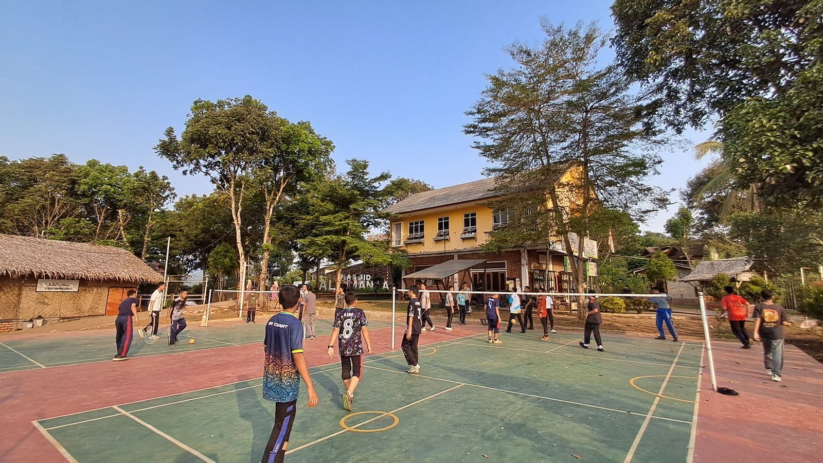 Lapang Badminton & Takraw