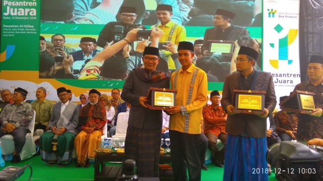 Produk Al Umanaa Sudah Tersebar Luas, Gubernur Jawa Barat Beri Penghargaan